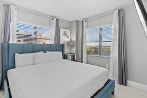 2 bedrooms, iron/ironing board, travel cot - 2701 Enclave Condo near Univesal-Lakeview (Orlando)