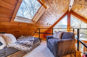 Interior - Whitetail Chalet @ Bridgton with Hot Tub/5 min from pleasant mountain/Dogs ok (Bridgton)