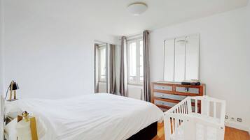 Apartment | 2 Schlafzimmer, laptopgeeigneter Arbeitsplatz, Bügeleisen/Bügelbrett