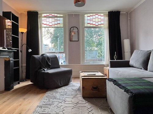 Live like a local in a quiet, central Amsterdam neighborhood near canals & cafés