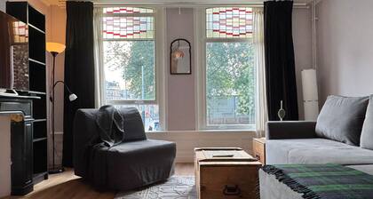 Live like a local in a quiet, central Amsterdam neighborhood near canals & cafés