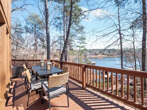 Outdoor dining - Chalet on Smith Lake - perfect lakeside retreat! (Crane Hill)