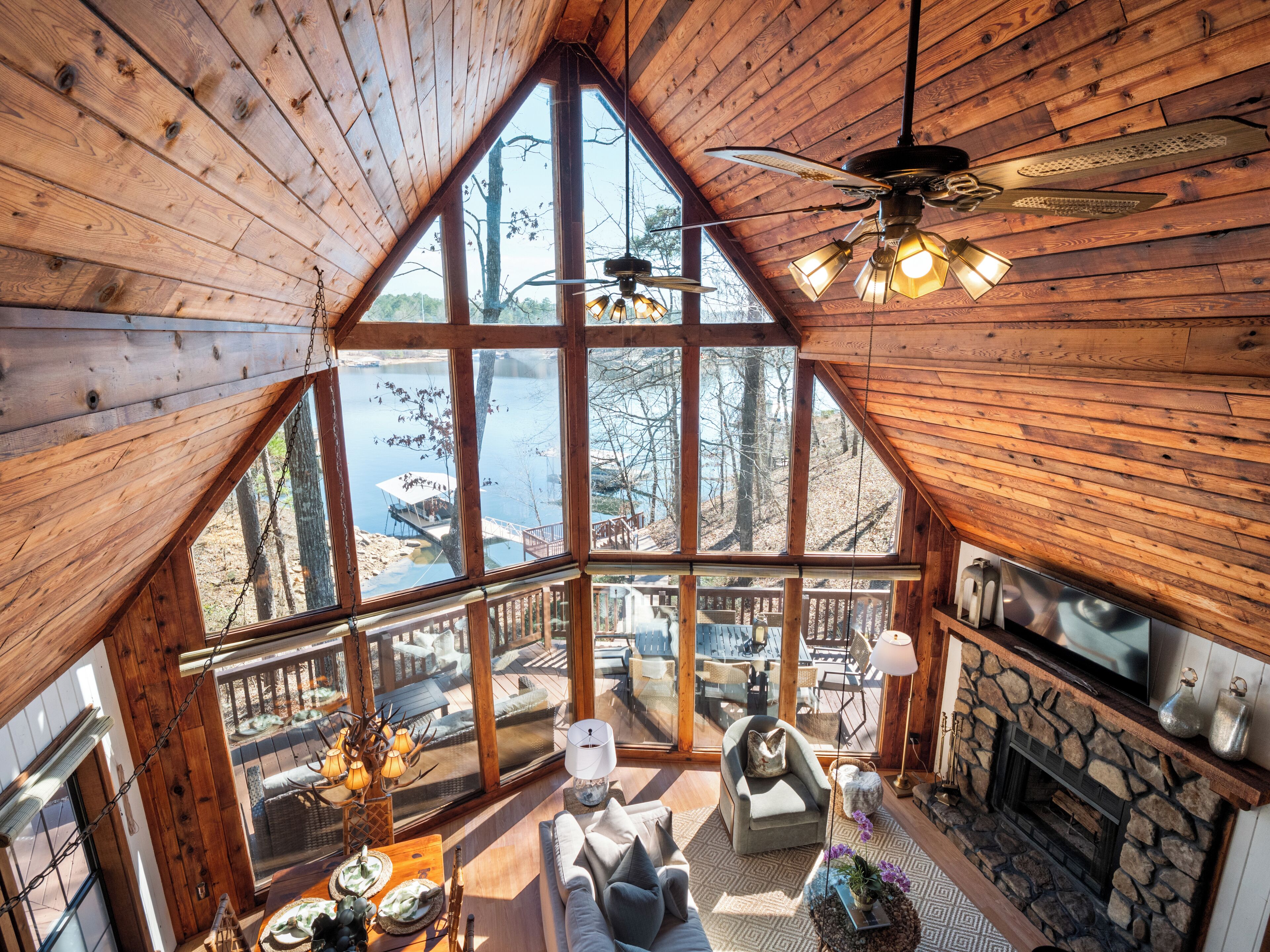 Smart TV, chimenea y futbolito 