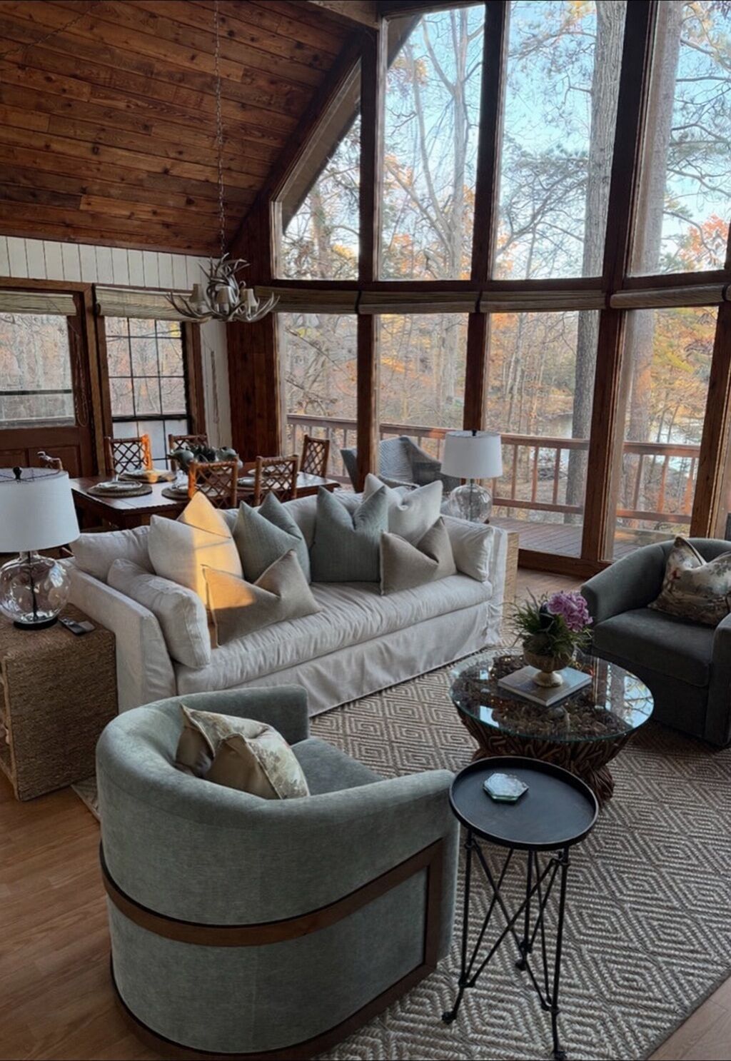 Fernseher, Kamin, Tischfußball