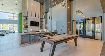Modern Apt Minutes to Universal