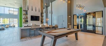 Modern Apt Minutes to Universal