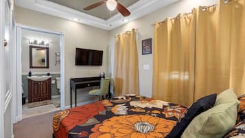 Desk, iron/ironing board, WiFi, bed sheets