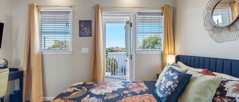 Skrivebord, strykejern/-brett, wi-fi og sengetøy