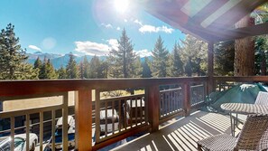 Property grounds - NEW! Chateau Doex #8 3-Bedroom Condo with Pool and Mountain view (Mammoth Lakes)