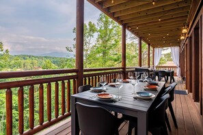Outdoor dining - Lux Cabin w/ Indoor Pool, Theater & Views Sleeps 20 (Sevierville)
