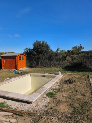 Property grounds - Charming country cottage with view (Aramon)