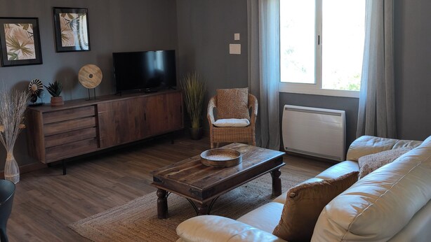 Living area - "L'Olivier" Vacation Rental - Avignon, Nîmes, Uzès, St. Rémy (Aramon)