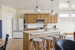 Family Suite | Private kitchen | Coffee/tea maker, toaster, cookware/dishes/utensils - Del Mar Dunes (Garrison)