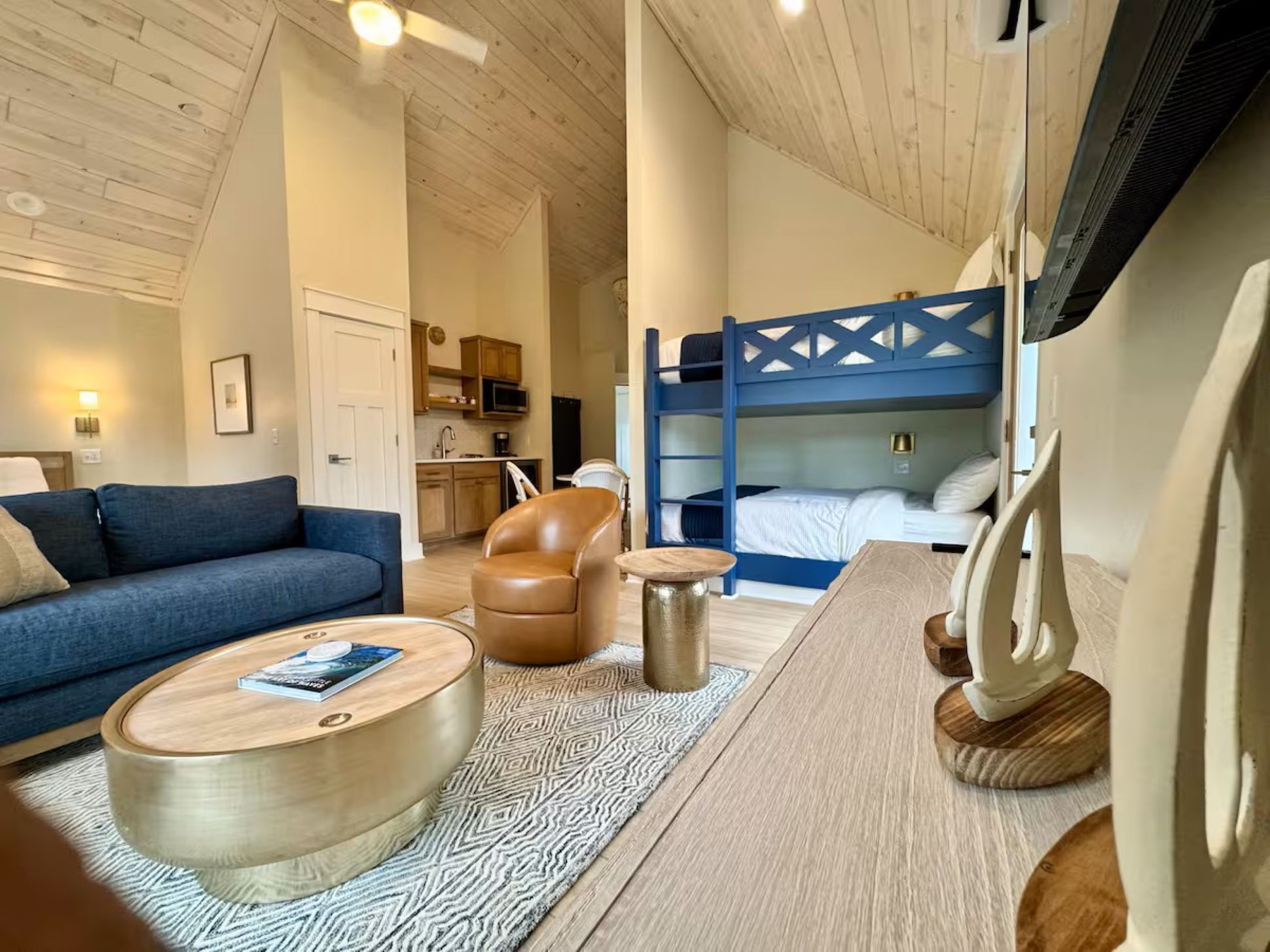 Deluxe Studio Suite | Living area | Smart TV