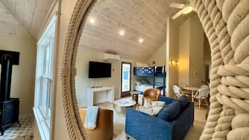 Premier Cottage, Lake View | Living area | Smart TV