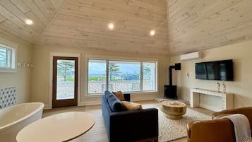 Premier Cottage, Lake View | Living area | Smart TV