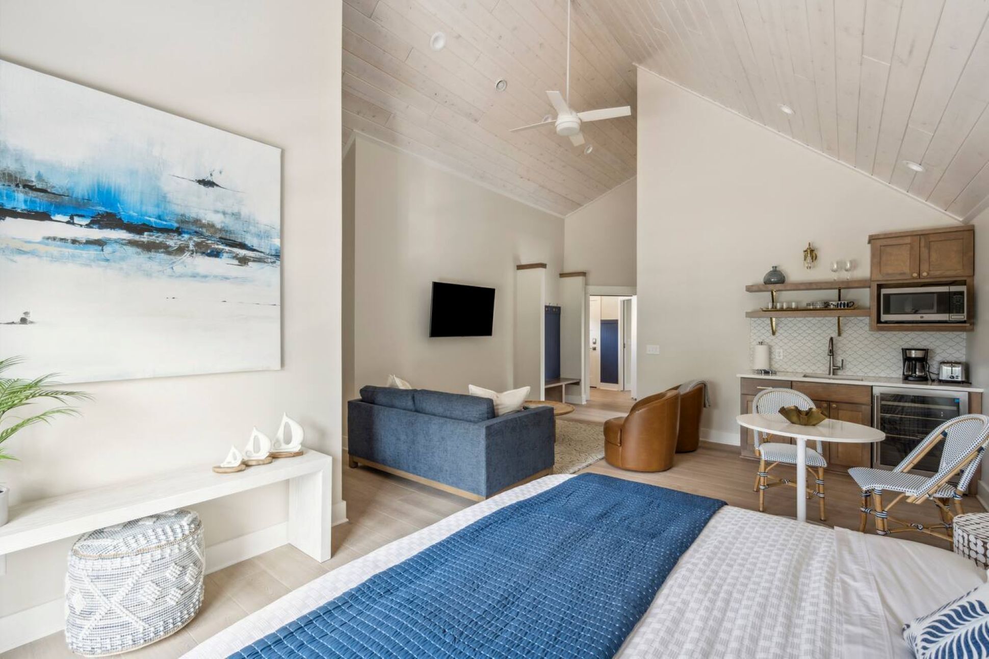 Deluxe Studio | Premium bedding, memory foam beds, individually decorated