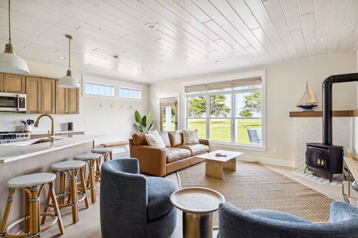 Premier Cottage, Lake View | Interior
