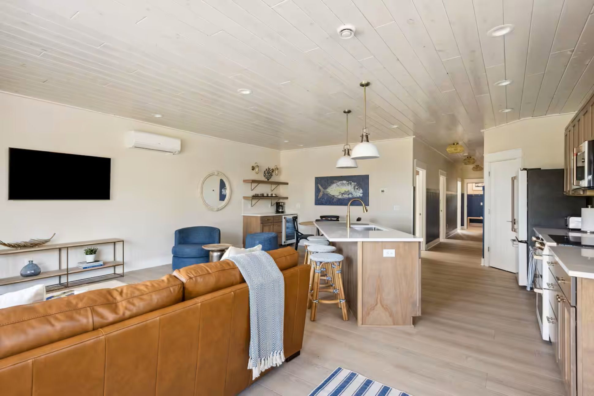 Family Suite | Living area | Smart TV