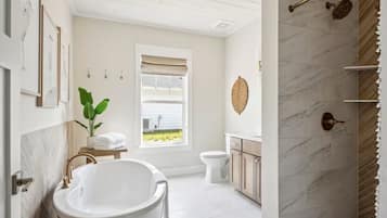 Premier Cottage, Lake View | Bathroom | Free toiletries, hair dryer, heated floors, soap