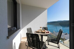 Outdoor dining - Premium apartment Kanat 4 with beautiful sea view (Rabac)
