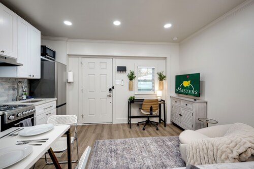 Everything NEW Studio! Close to Golf and Medical!