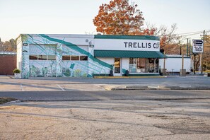 Exterior - Everything NEW Studio! Close to Golf and Medical! (Augusta)