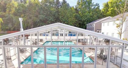 Harbor Splash | Steps to Indoor Pool