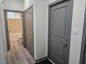 Interior - Spacious 4BR Home | Sleeps 9 | Near U of L and YMCA| Family Friendly (Lethbridge)