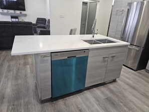 Interior - Spacious 4BR Home | Sleeps 9 | Near U of L and YMCA| Family Friendly (Lethbridge)