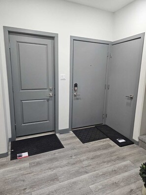 Interior - Spacious 4BR Home | Sleeps 9 | Near U of L and YMCA| Family Friendly (Lethbridge)