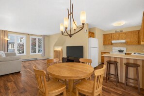 Interior - Family Oasis and Ski Escape (Wasaga Beach)