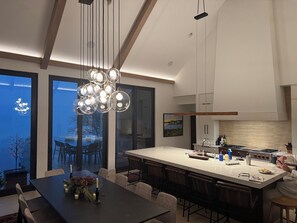 Dining - Spacious 6-bedroom private Green Lake lakefront estate with over 7,000 sq ft (Green Lake)