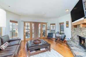 Smart TV, fireplace, books, music library - Westermere 212 - Alpine Vista (Mountain Village)