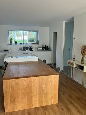 Private kitchen - 8-bed house with garden (Paris)