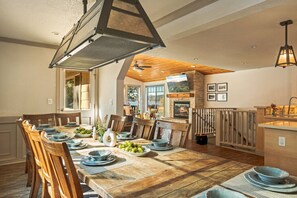 Dining - Live Love Lake Cabin, w/ Hot Tub - Walk to Village (Big Bear Lake)