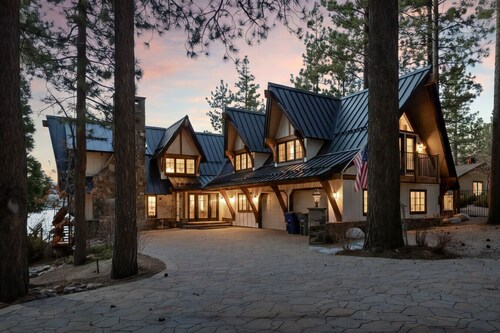 Whimsy by the Water Lakefront Cabin w/ Hot Tub