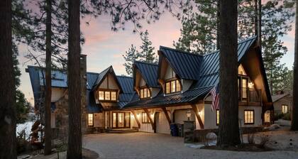 Whimsy by the Water Lakefront Cabin w/ Hot Tub