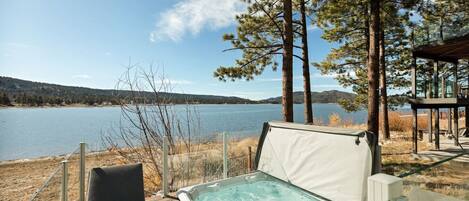 Bañera de hidromasaje al aire libre