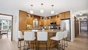 Micro-ondes, four, plaque de cuisson, lave-vaisselle