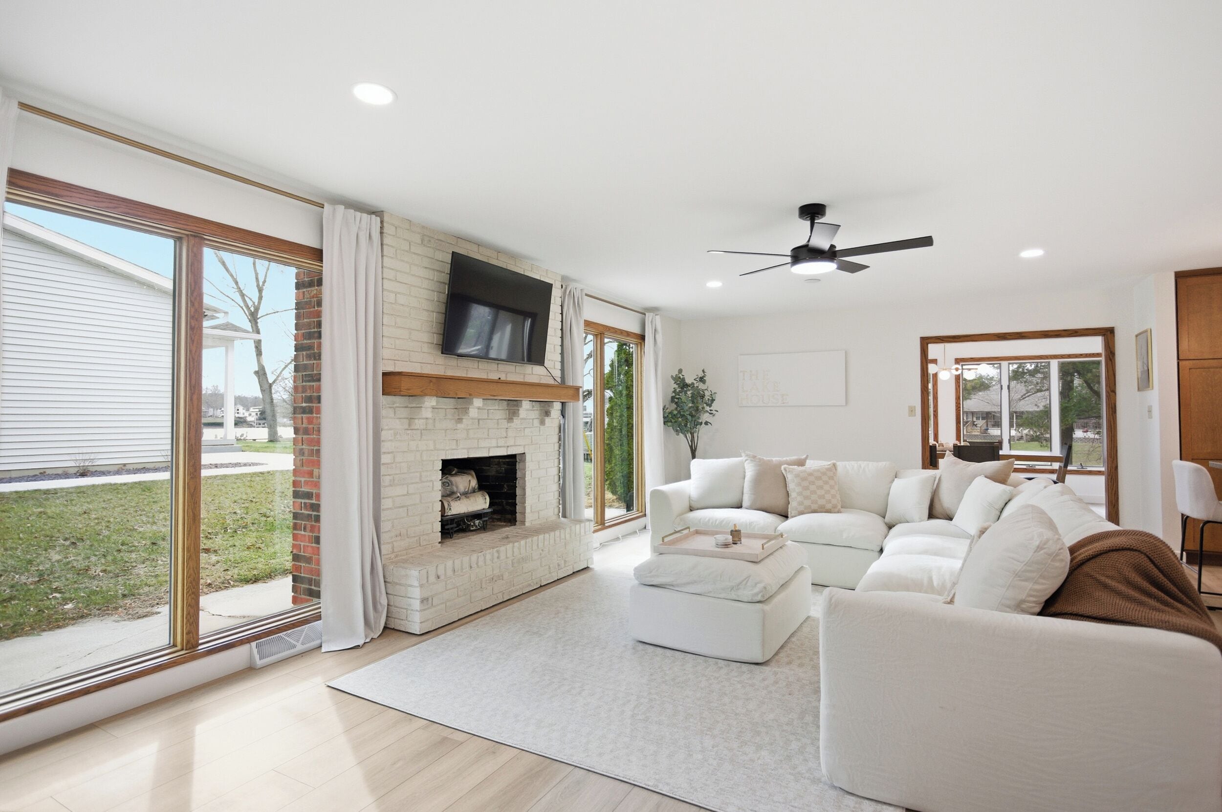 Télévision, cheminée