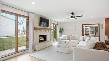 Télévision, cheminée