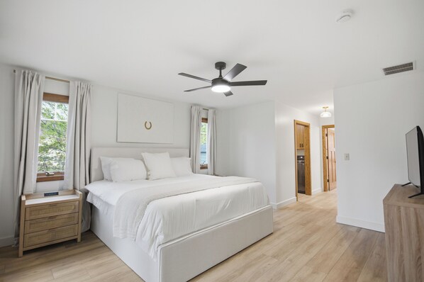 3 slaapkamers, een strijkplank/strijkijzer, wifi, beddengoed