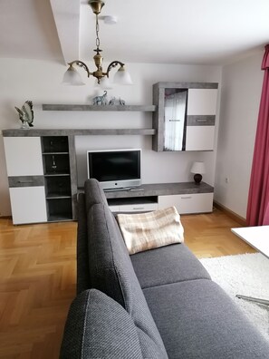 Fernseher, Tischfußball