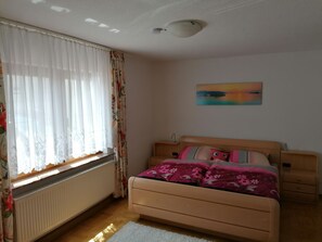 4 soverom, strykejern/-brett, reiseseng for barn og wi-fi (inkludert)