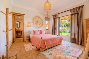 3 bedrooms, Internet, bed sheets - Cozy Villa with Pool Zellij & Garden View (Ghazoua)