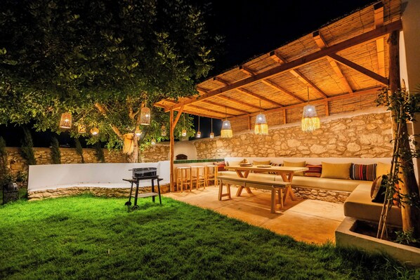 Outdoor dining - Cozy Villa with Pool Zellij & Garden View (Ghazoua)