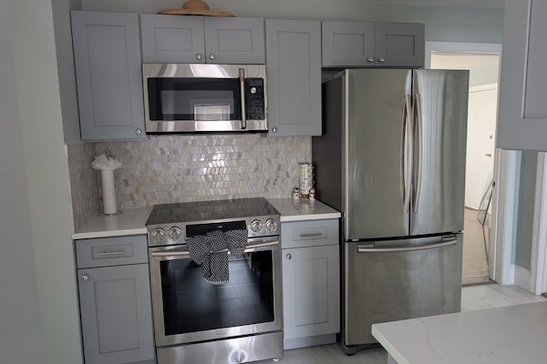 Micro-ondes, four, plaque de cuisson