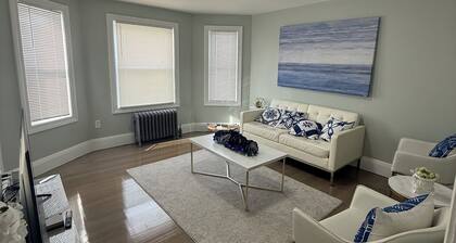 Serene 2-bedroom apartment in quaint Pawtucket perfect for relaxing