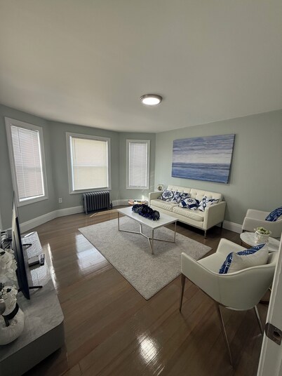 Serene 2-bedroom apartment in quaint Pawtucket perfect for relaxing